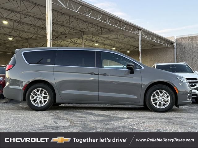 Used 2025 Chrysler Pacifica - photo 34