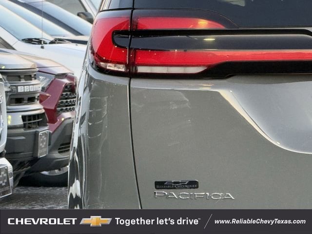Used 2025 Chrysler Pacifica - photo 35