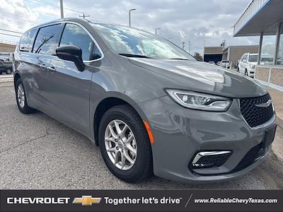 Used 2025 Chrysler Pacifica - photo 1