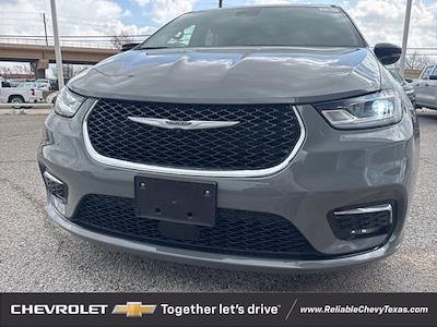 Used 2025 Chrysler Pacifica - photo 1