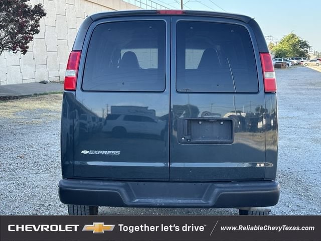 Used 2017 Chevrolet Express 2500 - photo 2