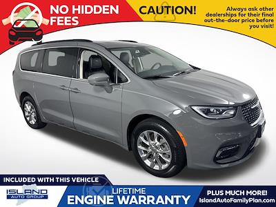 Used 2022 Chrysler Pacifica Touring L Minivan for sale #999175 - photo 1