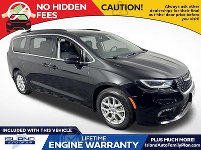 Used 2022 Chrysler Pacifica Touring L Minivan for sale #999178 - photo 1