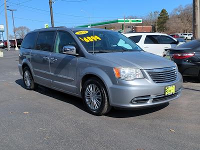 Used 2014 Chrysler Town and Country - photo 1