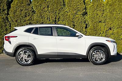 2025 Chevrolet Trax FWD SUV for sale #27117 - photo 2