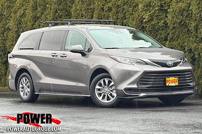 Used 2022 Toyota Sienna - photo 1
