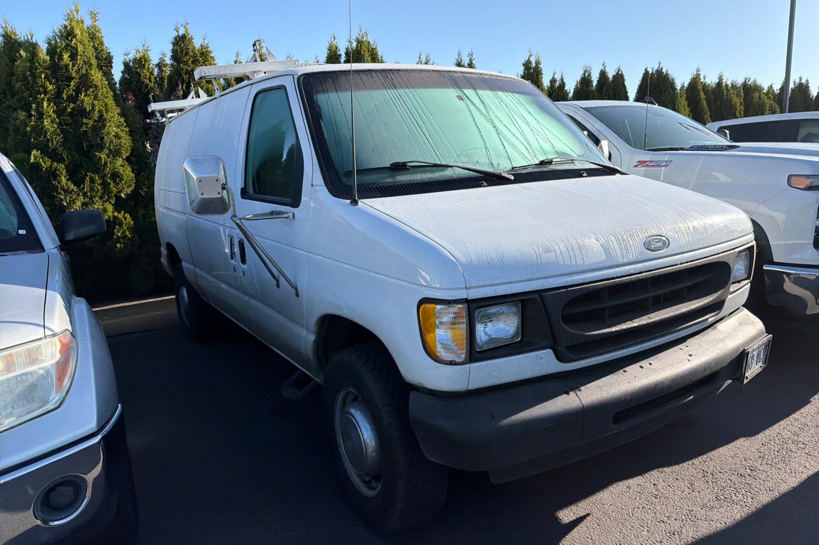 Used 2002 Ford E-350 - photo 1