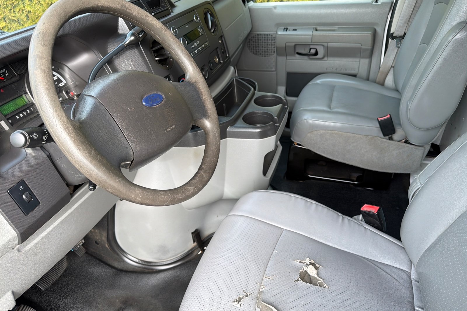 Used 2013 Ford E-350 - photo 11
