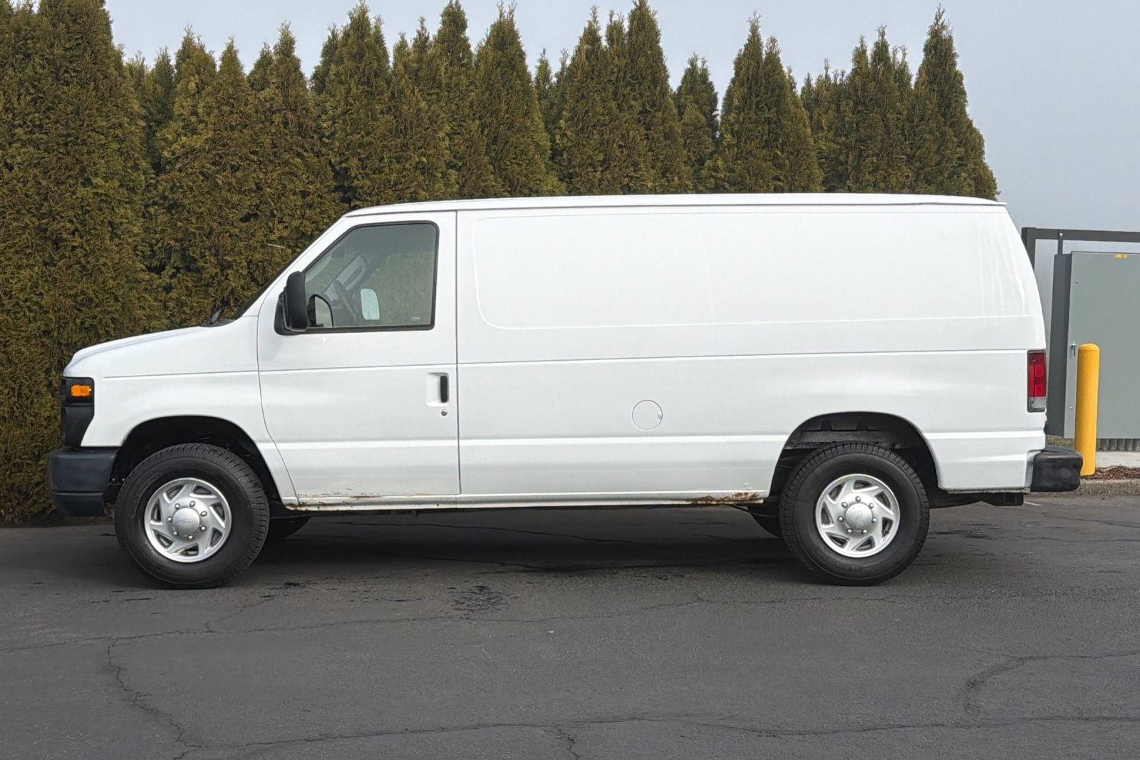 Used 2013 Ford E-350 - photo 8