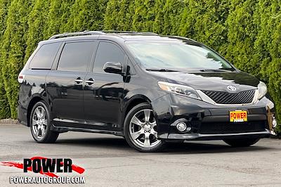 Used 2017 Toyota Sienna SE Minivan for sale #P32809A - photo 1
