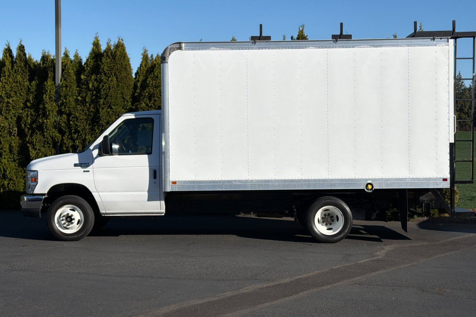 Used 2011 Ford E-350 - photo 8