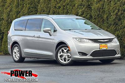 2017 Chrysler Pacifica FWD Minivan for sale #P33244 - photo 1