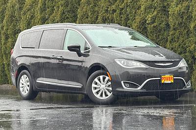 Used 2017 Chrysler Pacifica - photo 1
