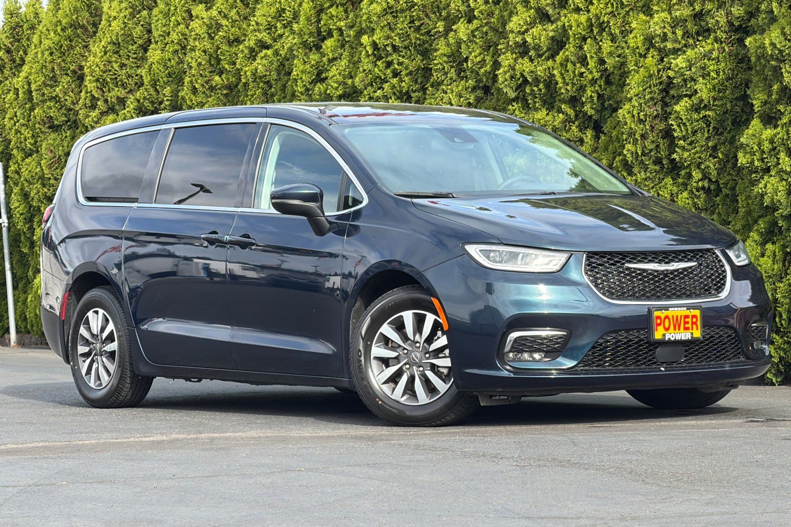 Used 2023 Chrysler Pacifica - photo 2