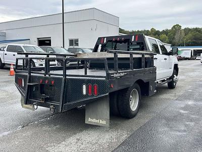 2018 Chevrolet Silverado 3500 Crew Cab DRW 4WD Flatbed Truck for sale #JF160260 - photo 2