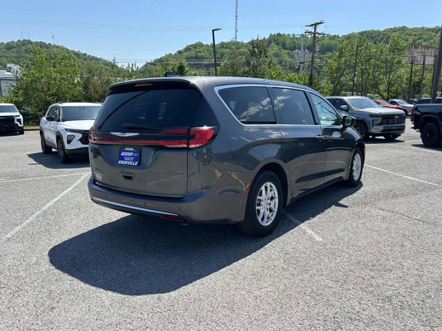 Used 2023 Chrysler Pacifica - photo 2