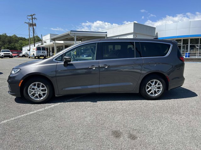 Used 2023 Chrysler Pacifica - photo 9