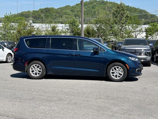 Used 2023 Chrysler Pacifica - photo 5