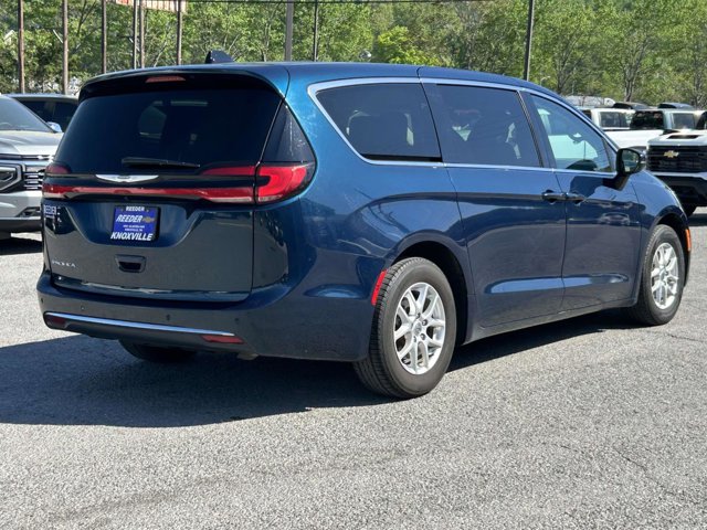 Used 2023 Chrysler Pacifica - photo 2