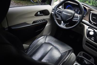 2017 Chrysler Pacifica FWD Minivan for sale #HR542851 - photo 2
