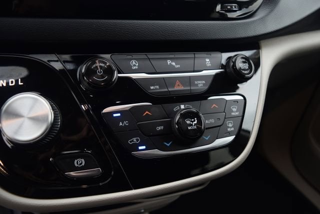 Used 2018 Chrysler Pacifica - photo 16