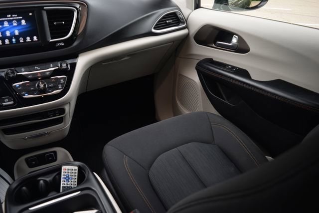 Used 2018 Chrysler Pacifica - photo 18
