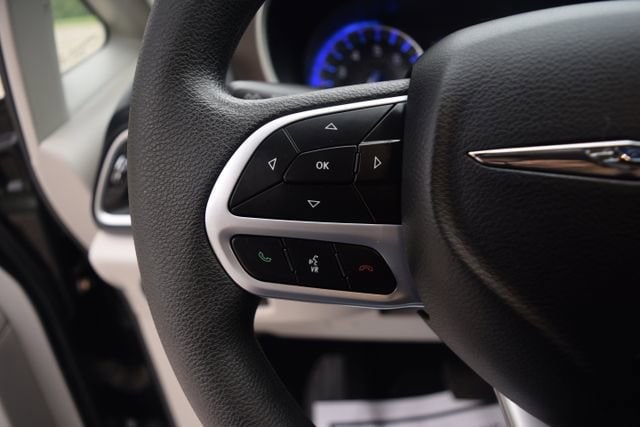 Used 2018 Chrysler Pacifica - photo 10