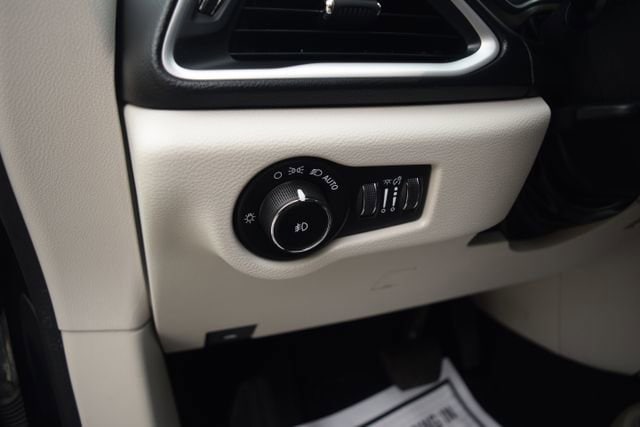Used 2018 Chrysler Pacifica - photo 11