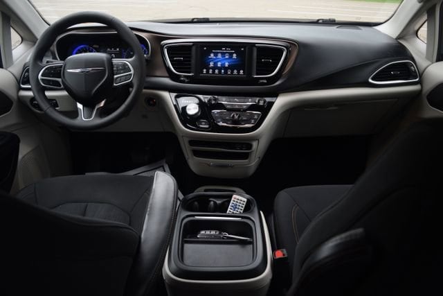 Used 2018 Chrysler Pacifica - photo 12