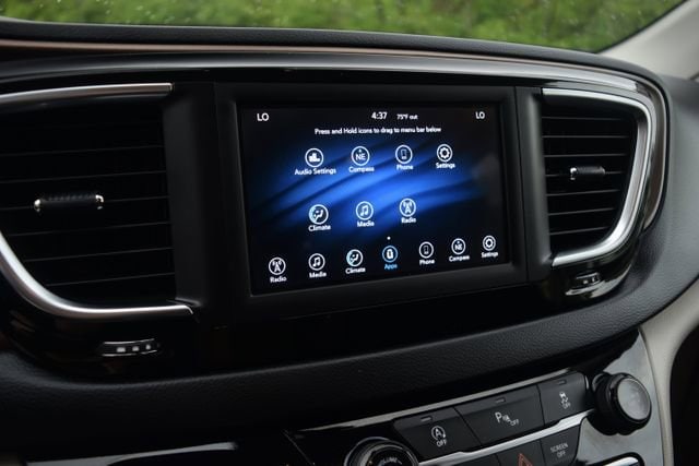 Used 2018 Chrysler Pacifica - photo 13