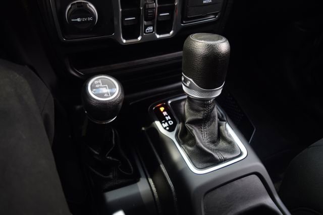 Used 2021 Jeep Gladiator - photo 16