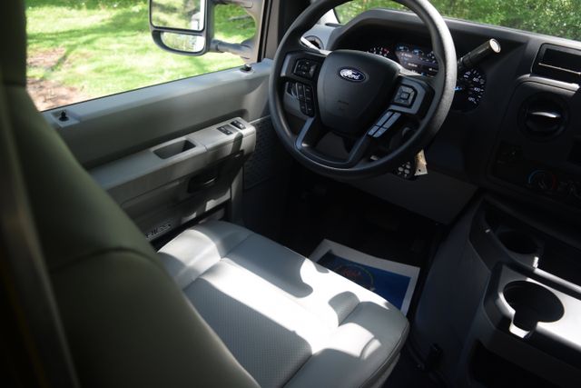 New 2026 Ford E-350 - photo 6