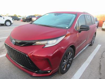Used 2022 Toyota Sienna - photo 1