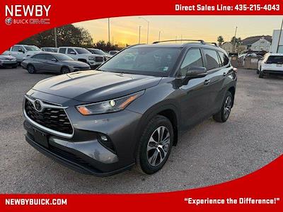Used 2024 Toyota Highlander LE for sale #N04138B - photo 1