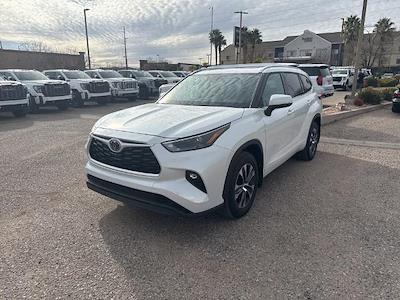 Used 2022 Toyota Highlander - photo 1