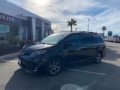 Used 2018 Toyota Sienna - photo 1