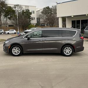 Used 2023 Chrysler Pacifica - photo 1