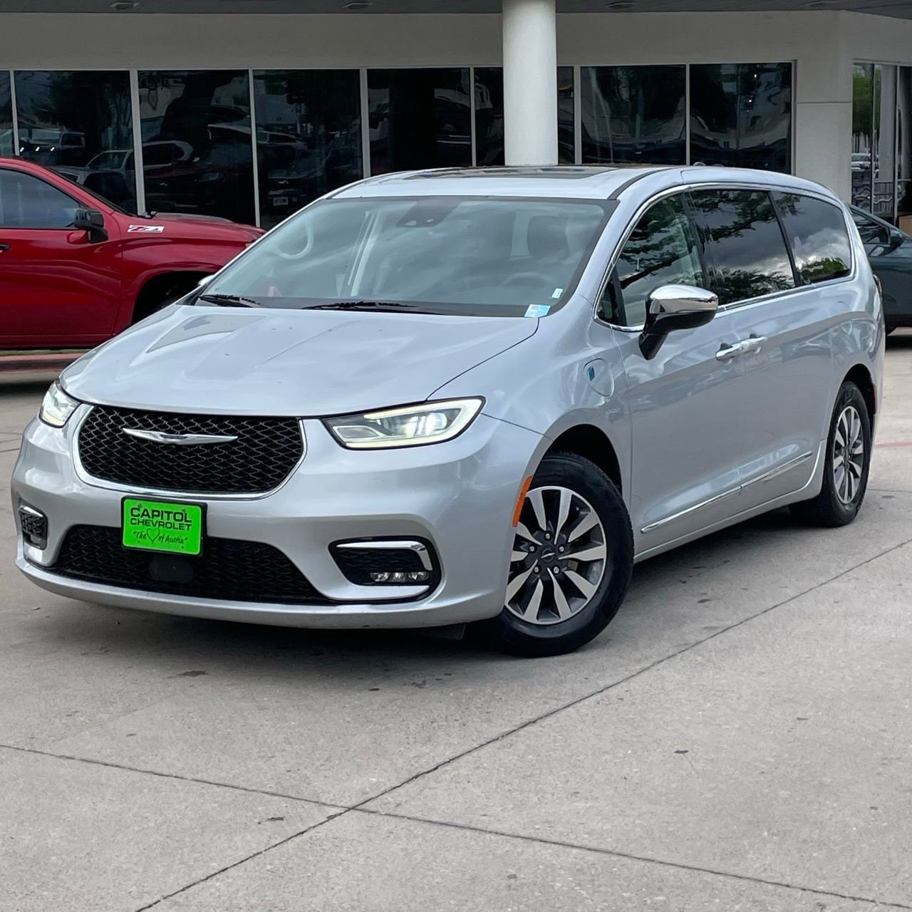 Used 2023 Chrysler Pacifica - photo 9