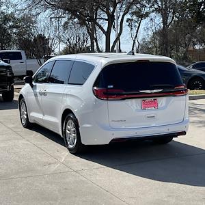 Used 2025 Chrysler Pacifica - photo 1