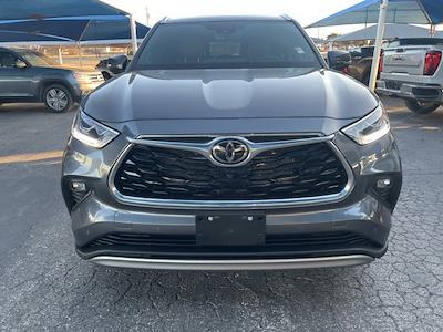 Used 2025 Toyota Highlander Platinum for sale #189513A - photo 2