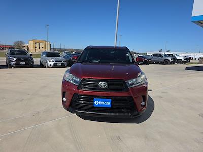 Used 2017 Toyota Highlander - photo 1
