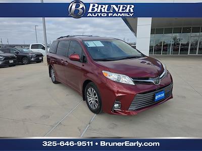 Used 2020 Toyota Sienna - photo 1