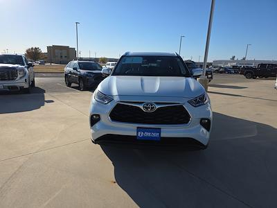 Used 2022 Toyota Highlander - photo 1