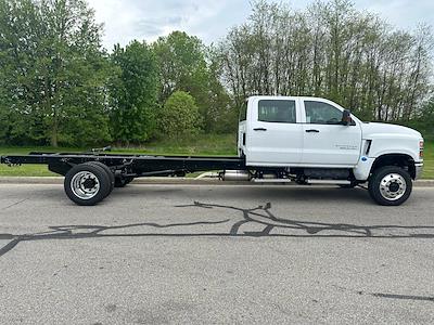 2024 Chevrolet Silverado 6500 Crew Cab DRW 4x4, Cab Chassis for sale #CP38935 - photo 2