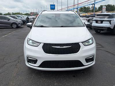 Used 2023 Chrysler Pacifica - photo 1