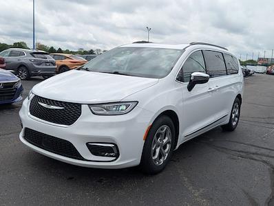 Used 2023 Chrysler Pacifica - photo 2
