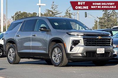 Used 2025 Chevrolet Traverse - photo 1
