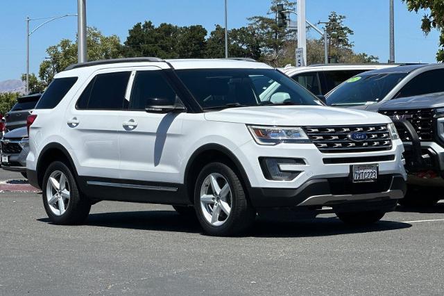 Used 2017 Ford Explorer - photo 2