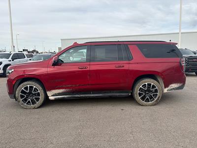 Used 2023 Chevrolet Suburban - photo 1