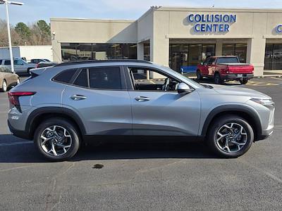 Used 2025 Chevrolet Trax - photo 1